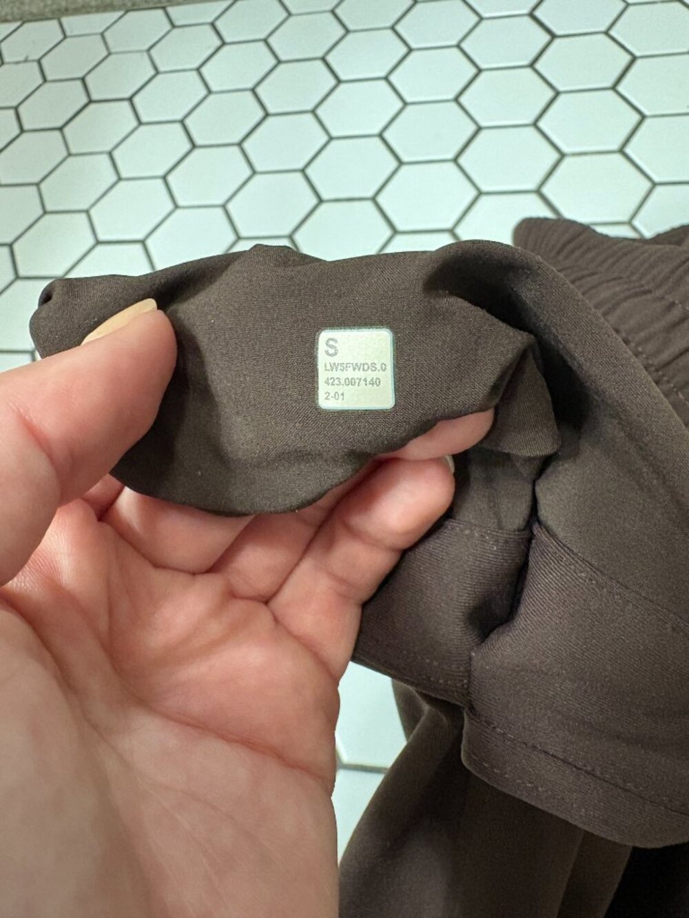 Lululemon Tapered Leg Mid Rise Pant 7/8 Luxtreme Espresso Size S - Picture 5 of 5